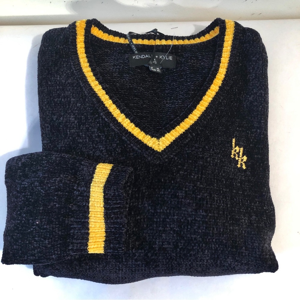 Kendall+Kylie Long Sleeve V Neck Sweater Top